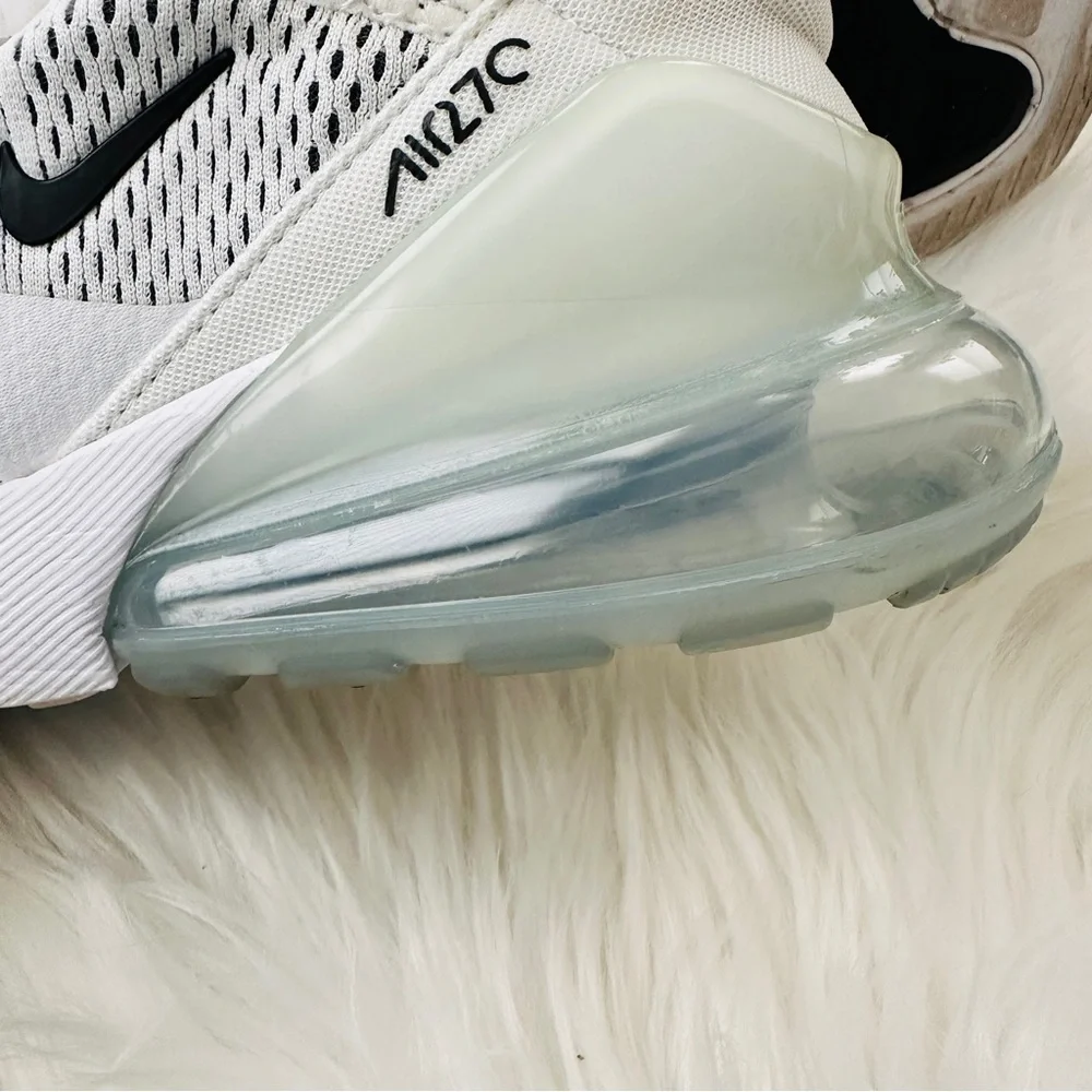 Like New Nike Iconic Air Max 270 Sneakers, size 5